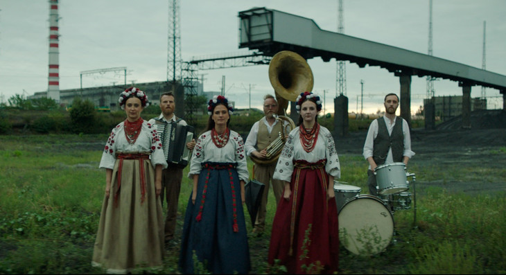 「映画　立ち上がる女　画像」の画像検索結果