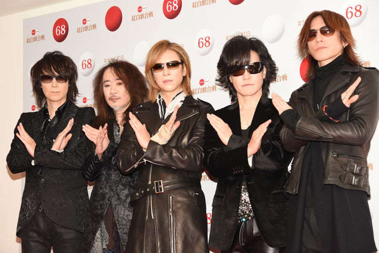 X JAPAN・YOSHIKI、紅白でドラム演奏の噂に「紅はマズいけど、普通のドラムなら」(コメントあり) 音楽ナタリー X JAPAN・YOSHIKI、紅白でドラム演奏の噂に「紅はマズいけど、普通のドラムなら」(コメントあり) 音楽ナタリー