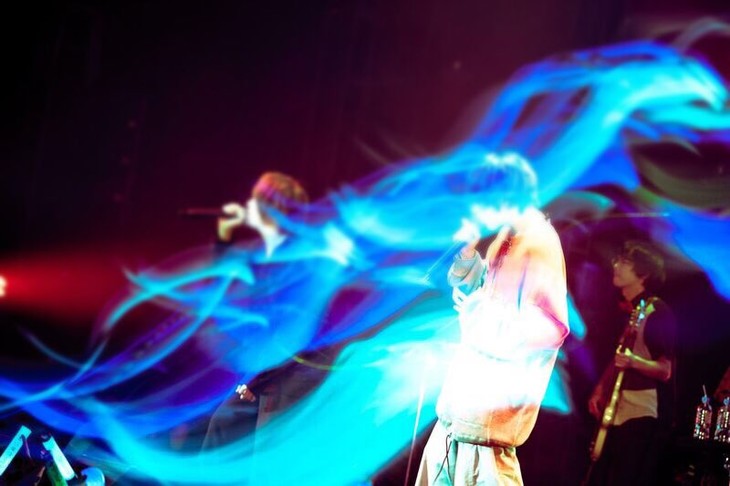 【ライブレポート】Eve×Sou「蒼」コラボライブを平成最後の夏の思い出に - 音楽ナタリー