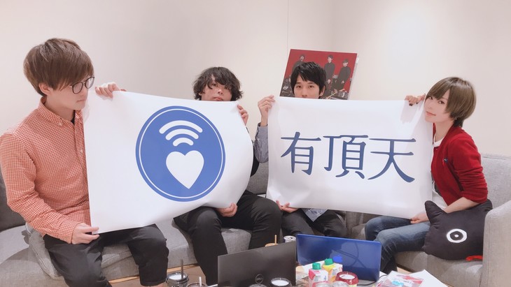 LINE LIVE「秘密にしといて LINE LIVE」の様子。