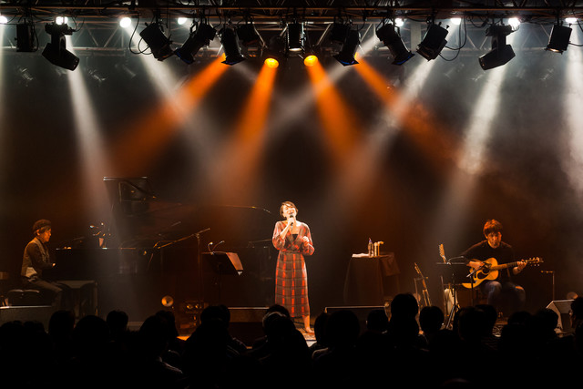 笹川美和、自由学園 明日館に響かせた“笹の葉音”ワンマンライブで15曲 ...