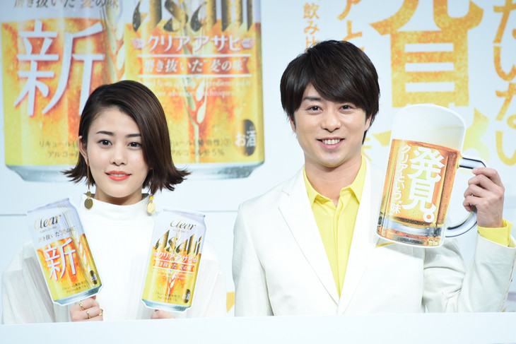 左から高畑充希、櫻井翔(嵐)
