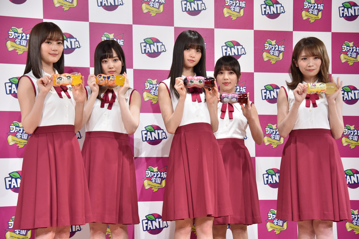 左から生田絵梨花、山下美月、齋藤飛鳥、与田祐希、秋元