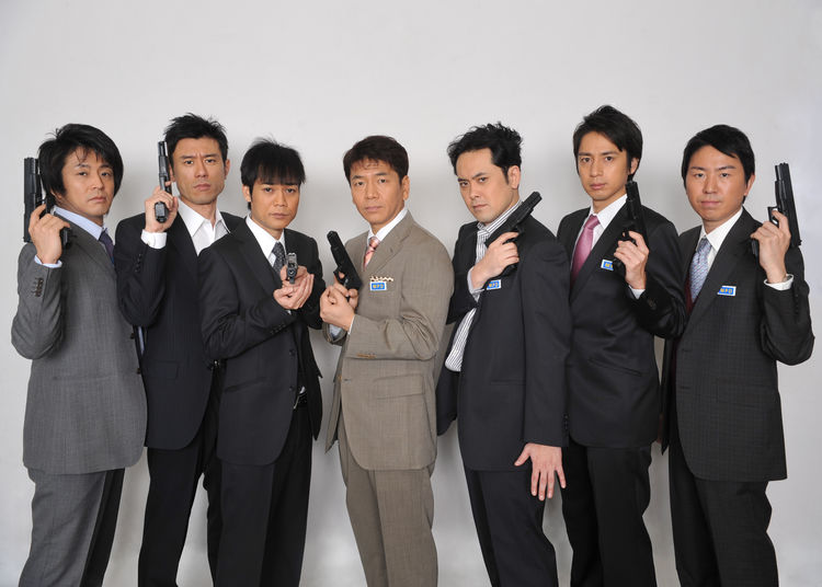 コミカルかつワイルド、しゃべくり007が刑事ドラマに お笑いナタリー