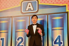 抽選で最初に枠を選ぶ権利を得て、Aブロックの3番を選んだ、おいでやす小田。