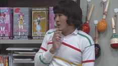 コント「オタサーの姫」に出演する劇団ひとり。(c)NHK