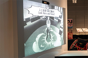 この展示ではARを用い、「無我の境地」発動時のオーラを再現。モニターに設置されたカメラを見つめて集中することで、画面にエフェクトが発現する。ぜひここで「You still have lots more to work on…(まだまだだね)」と決めゼリフを言ってみよう。