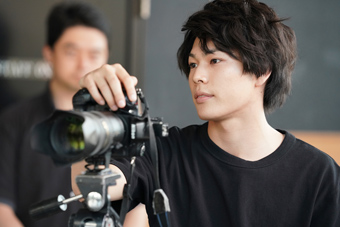 「フィルムに宿る魂」より、飯山裕太演じる本田日向。