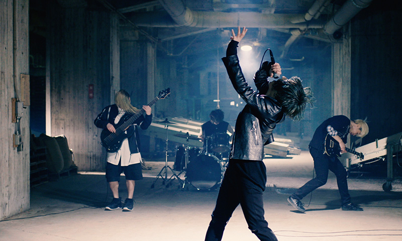 蒼井翔太「Eclipse」ミュージックビデオのワンシーン。