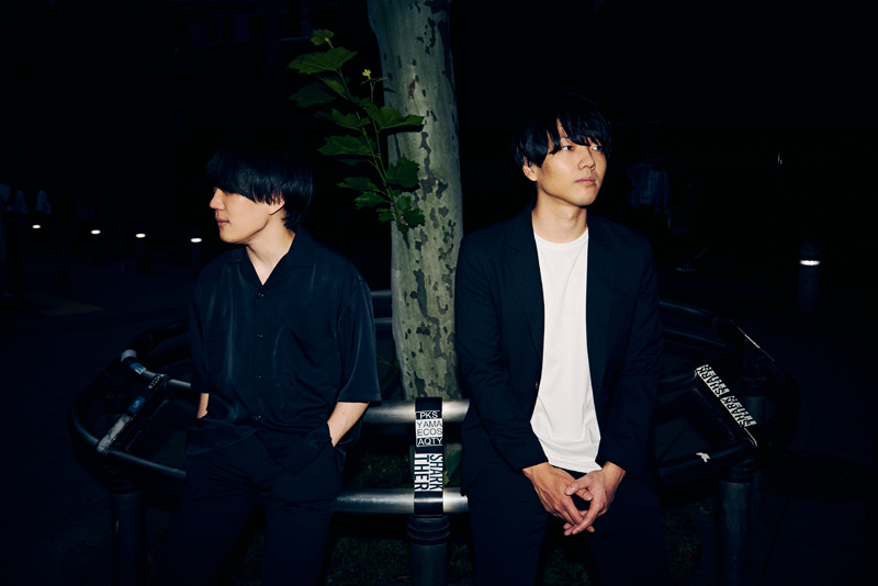 左からloundraw、HIDEYA KOJIMA。