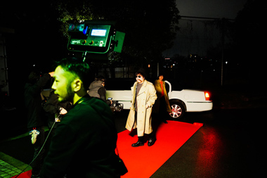 「flumpool年末ライブ『FOR ROOTS』~シロテン・フィールズ・ワンスモア~」のオープニング。