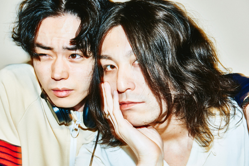 左から菅田将暉、志磨遼平(ドレスコーズ)。