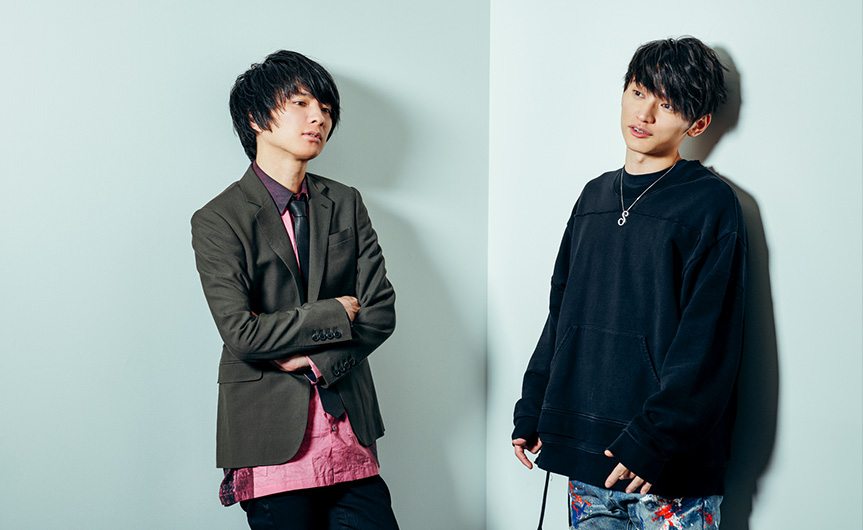 左から斎藤宏介(UNISON SQUARE GARDEN)、SKY-HI。